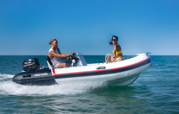 Caractéristiques d'un petit yacht Ajouter un bateau à côte
